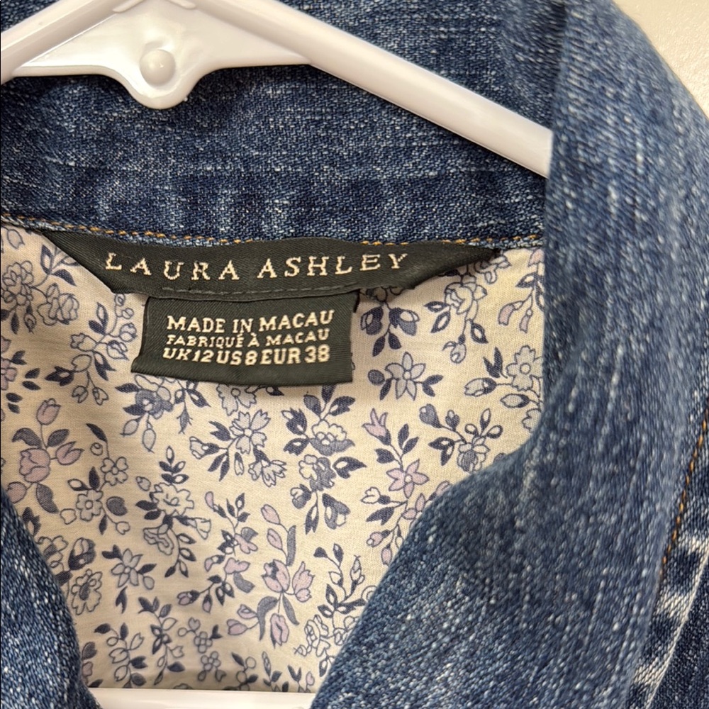 LAURA ASHLEY vintage Denim Blue Short Shirt - Picture 10 of 10